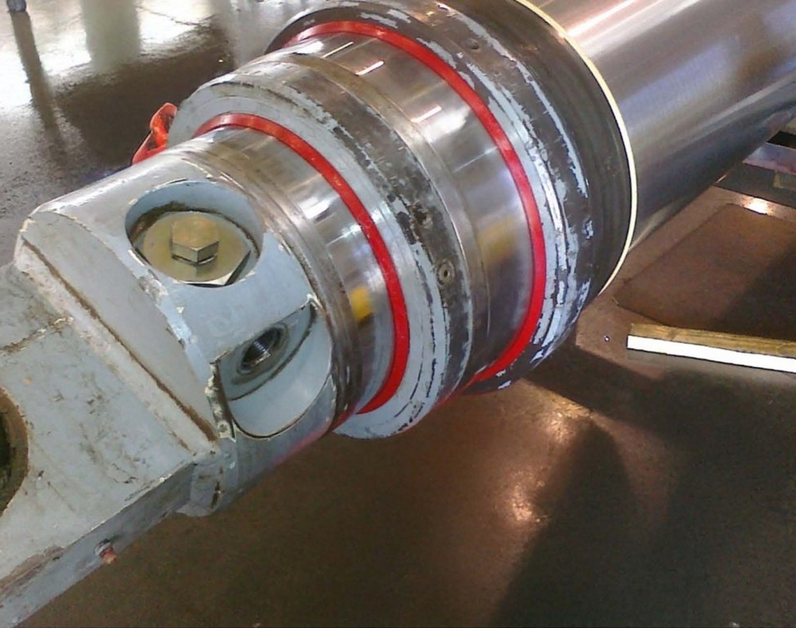 Hydraulic cylinder component repair